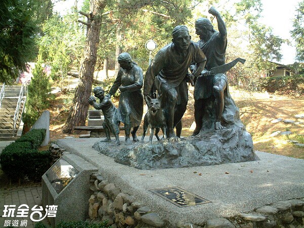 霧社事件紀念公園（莫那魯道紀念碑、抗日紀念碑）